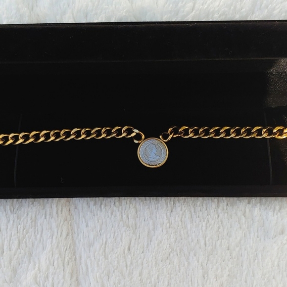 Queen Elizabeth 18K Gold Plated Coin Pendant with 16 Inch Chain - Picture 4 of 14